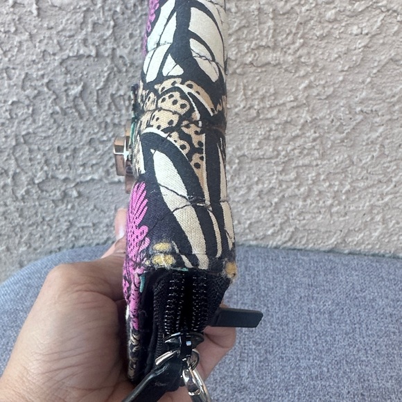 𝓿𝓔𝓡𝓐 𝓑𝓡𝓐𝓓𝓛𝓔𝓨 Floral Patterned Women's Wallet bundle (some callouts) - Picture 10 of 14